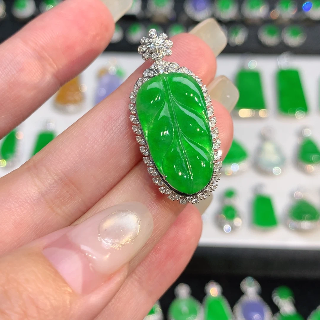 翡翠18K金镶嵌耳饰