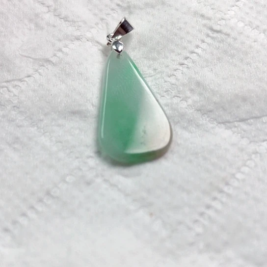 翡翠颈饰未镶嵌寒**影吊坠