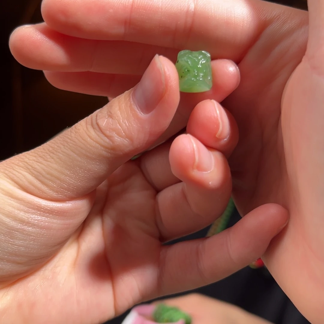 和田玉未镶嵌吊坠(不含链)乌兰海猕猴桃醒狮88