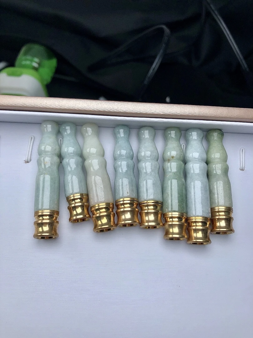 缅甸天然翡翠A货，水润过滤嘴小手把件有瑕疵多样性随机发一件有证