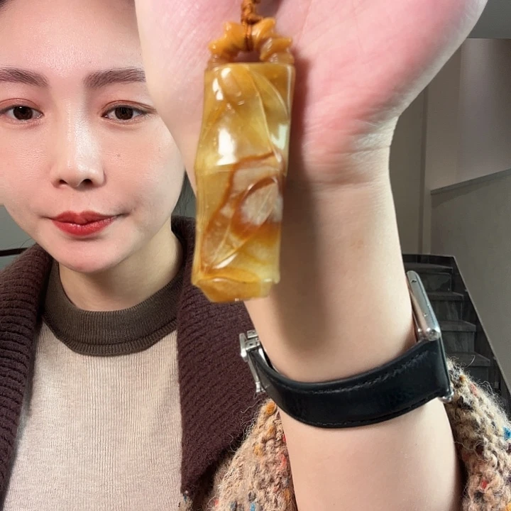 汐***麻蛇纹石玉未镶嵌颈饰