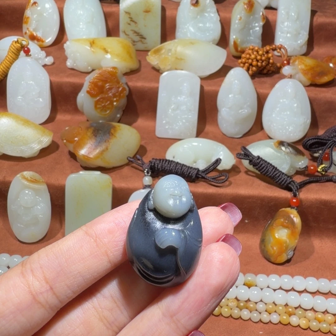 美***生和田玉未镶嵌颈饰