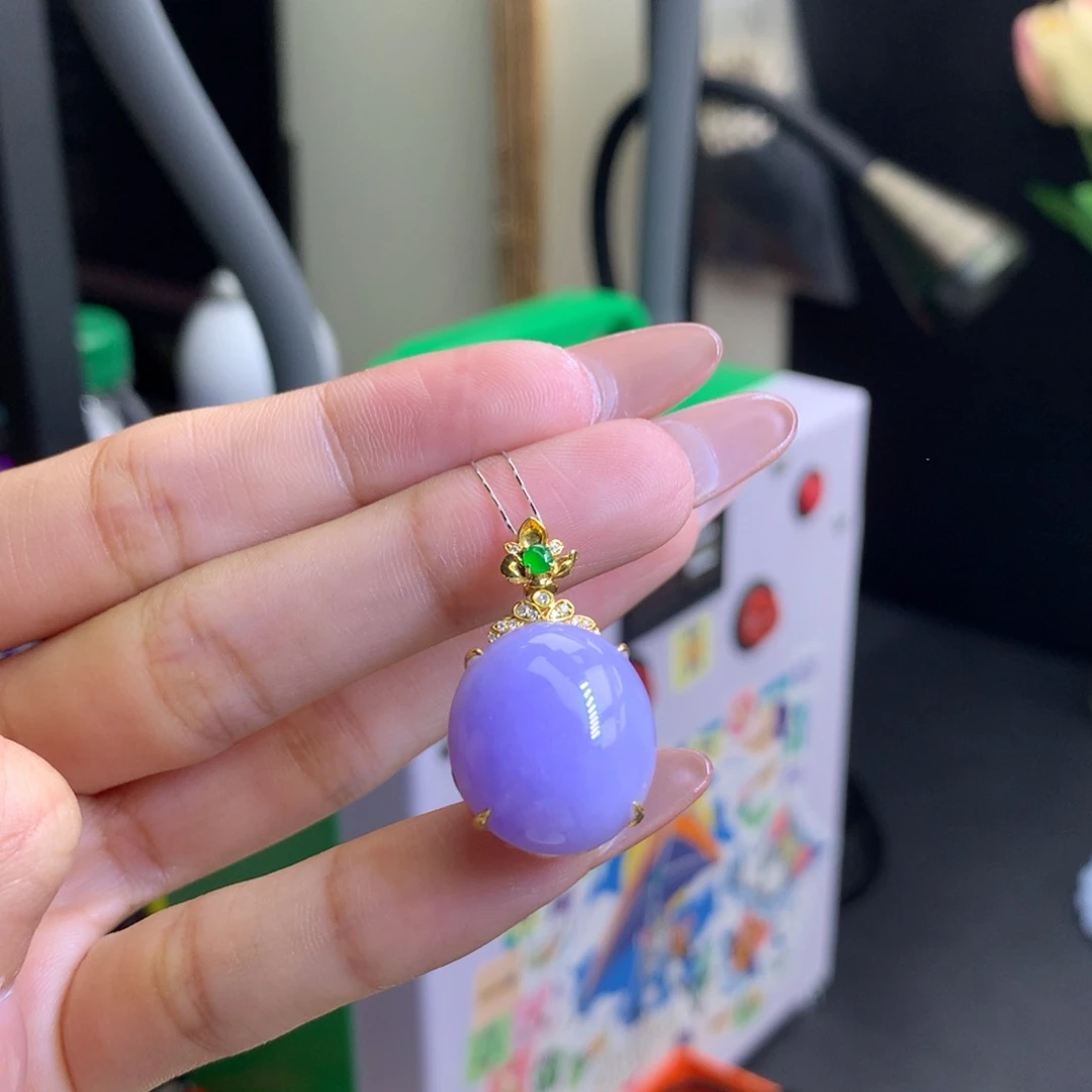 翡翠18K金镶嵌颈饰