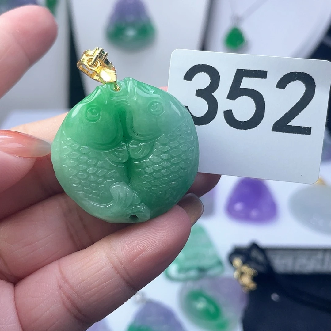 翡翠吊坠(赠链)未镶嵌