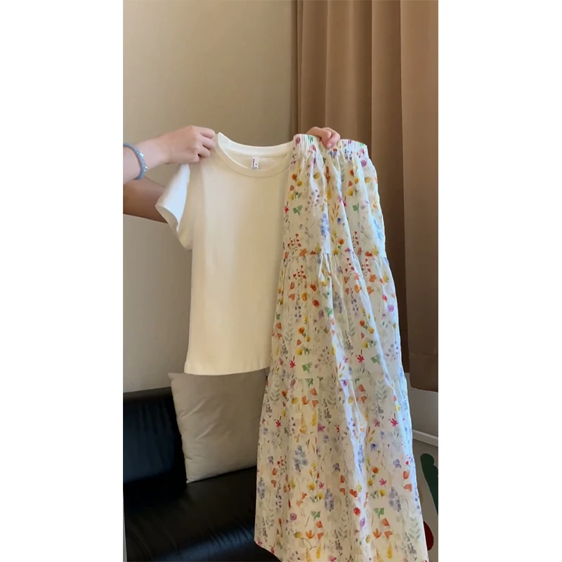 白色短袖圆领T恤夏季女韩版一整套穿搭超好看碎花半身裙两件套装