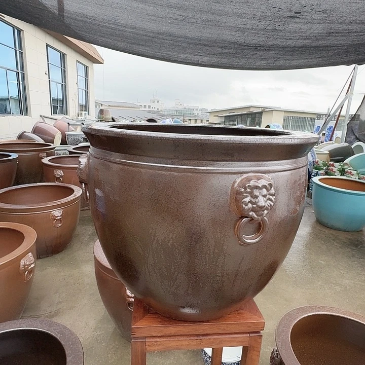 瓷片直径60，高48。四个耳朵