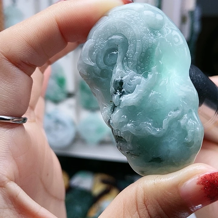 颈饰足铂镶嵌翡翠翡翠