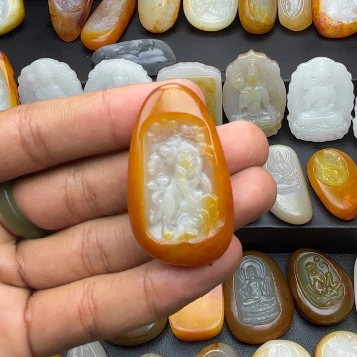 和田玉未镶嵌颈饰风**乱