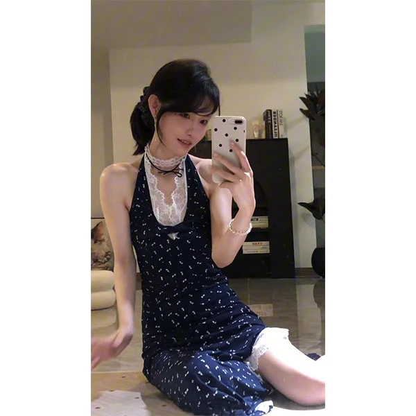 碎花挂脖连衣裙女2025夏季新款度假风收腰A字小个子长裙