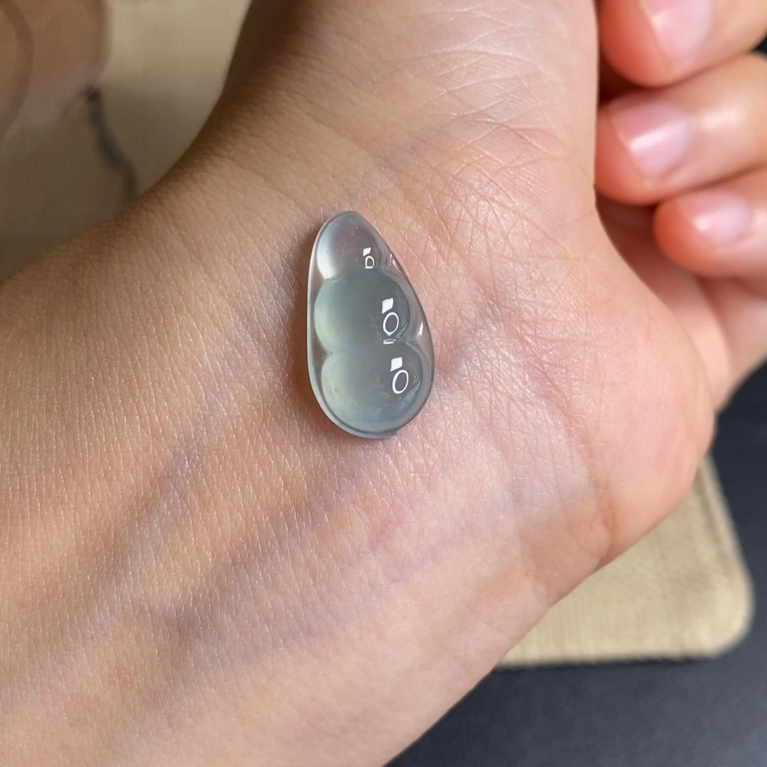 翡翠未镶嵌颈饰豆子