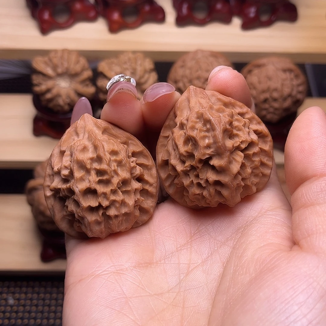 文玩核桃吊坠白蛇骨