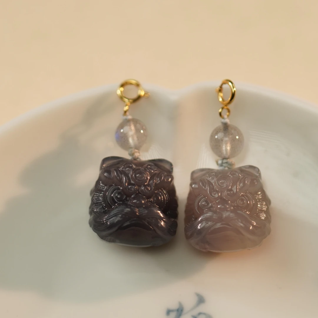 【之七珠宝】和田玉烟紫醒狮+18k金吊坠 （多样性发其一）