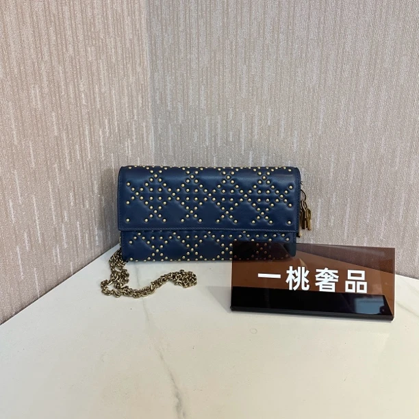 95新 DIOR/迪奥 一桃/迪奥 深蓝色铆钉链条斜挎