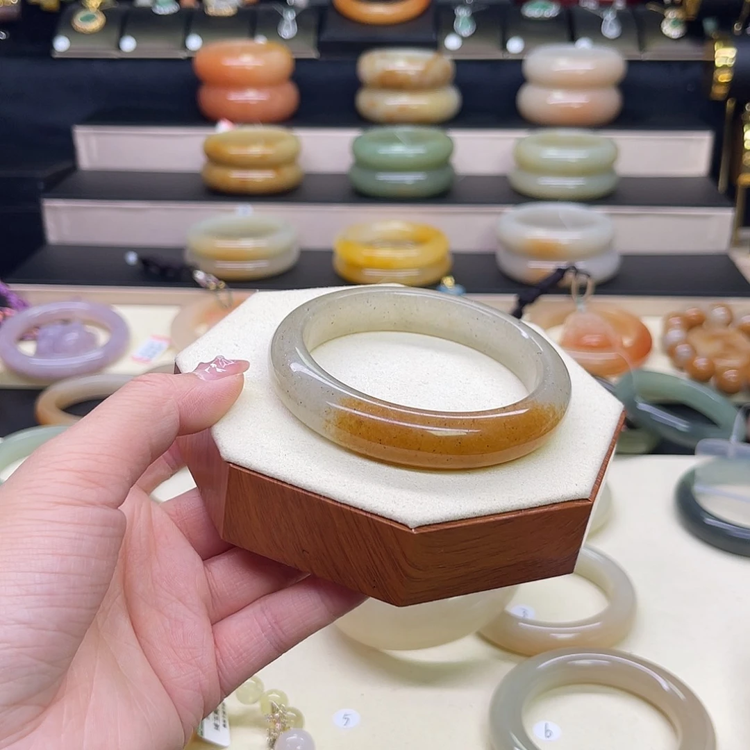 H***M石英岩玉未镶嵌手镯