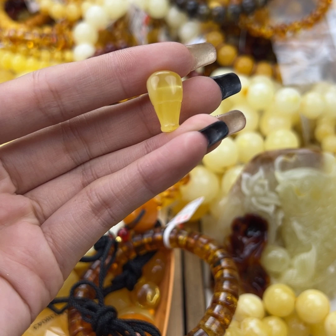 琥珀珠宝奇石未镶嵌