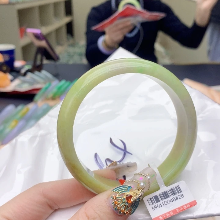 翡翠手镯未镶嵌儡****a翡翠手镯