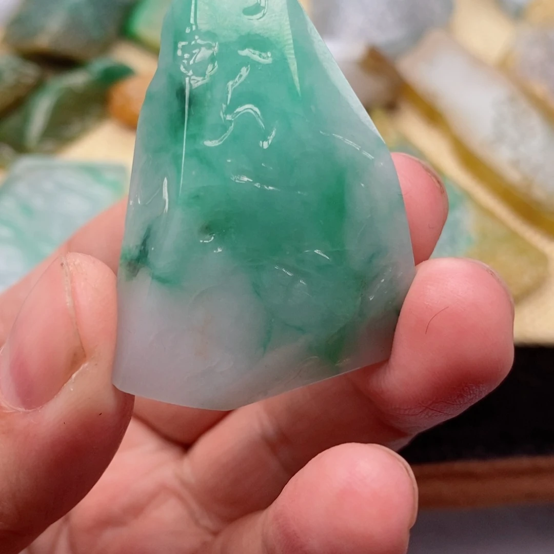 翡翠颈饰未镶嵌翡翠