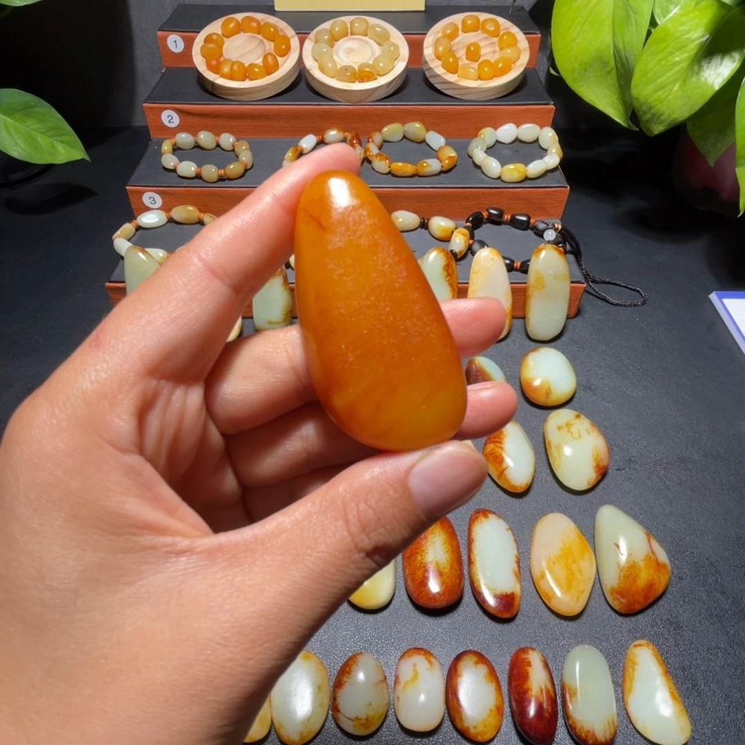 和田玉未镶嵌颈饰穿***澡