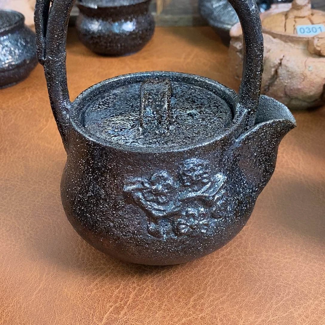 .***大器黑砂硬把提梁壶