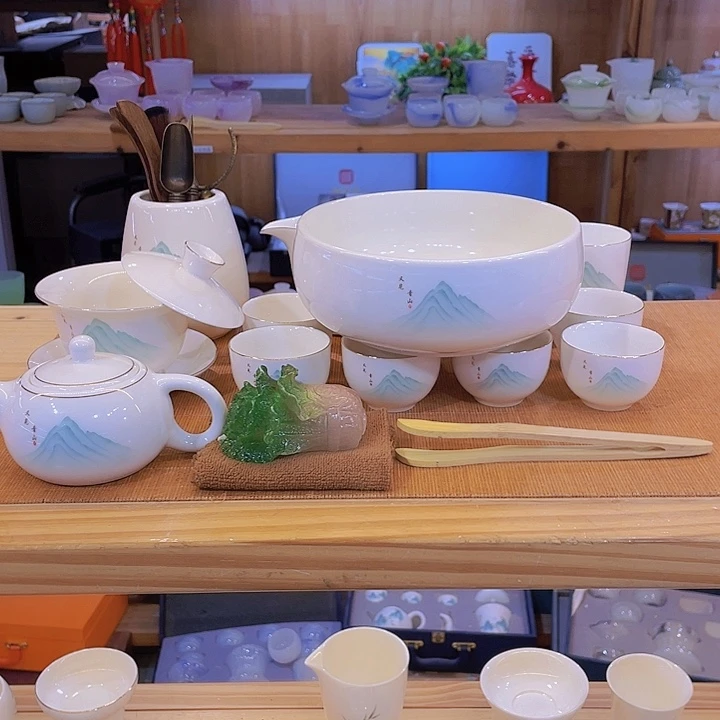 纯白水润的小脸蛋和小脸蛋都