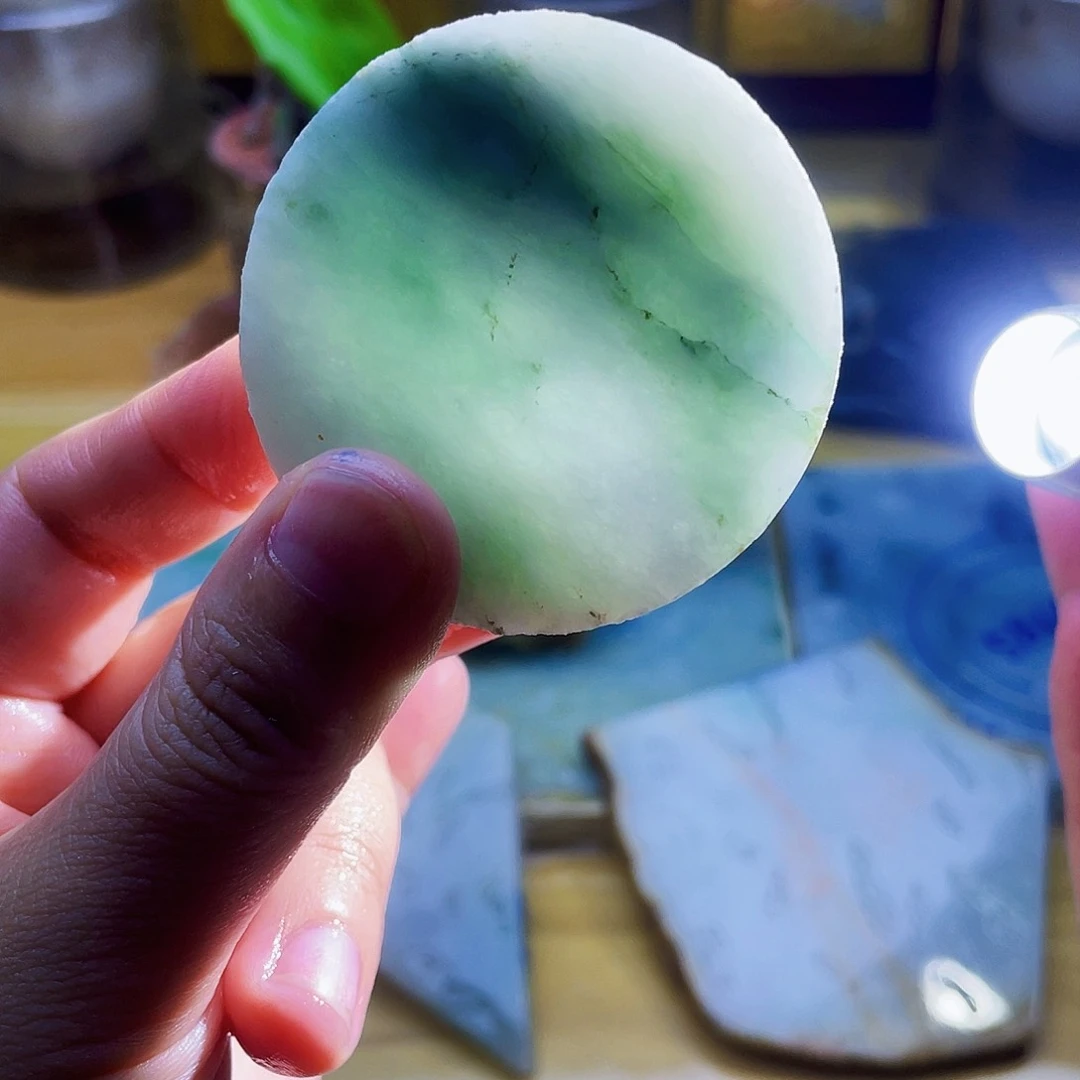 翡翠未镶嵌颈饰毛料6