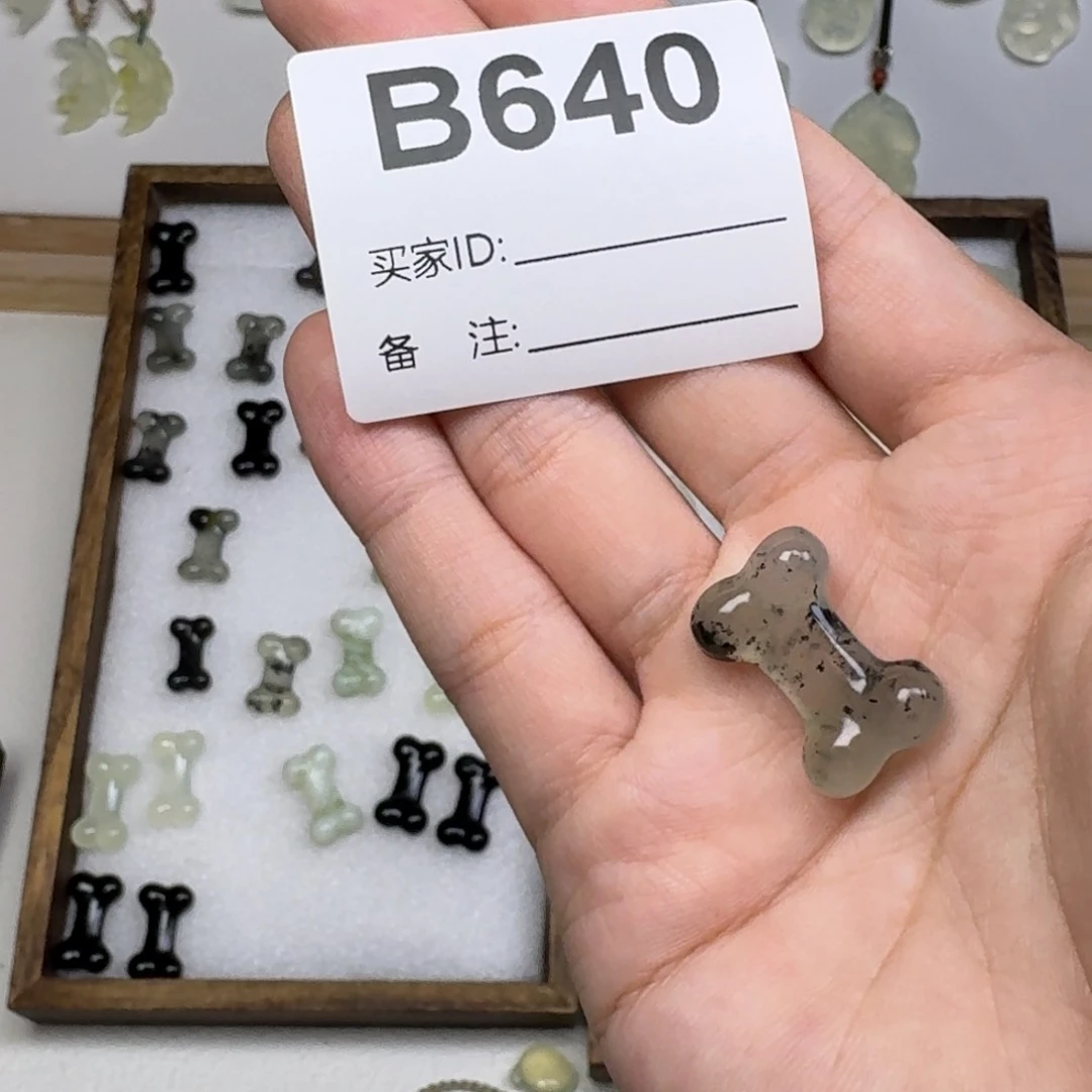 蛇纹石玉吊坠未镶嵌周***.