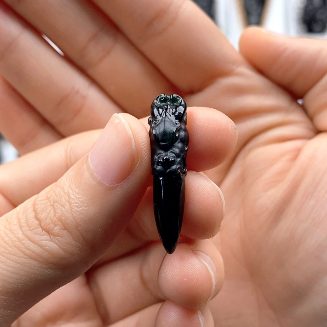 颈饰未镶嵌翡翠龙牙