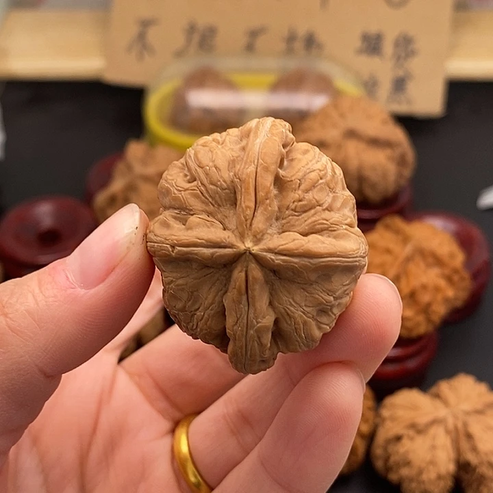****～文玩核桃吊坠磕碰瑕疵不退不换
