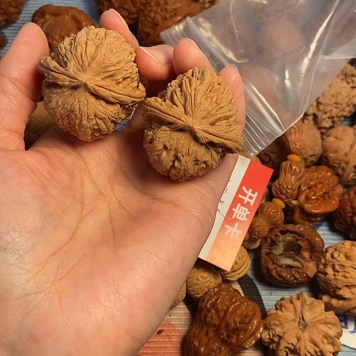 文玩核桃吊坠38白狮子