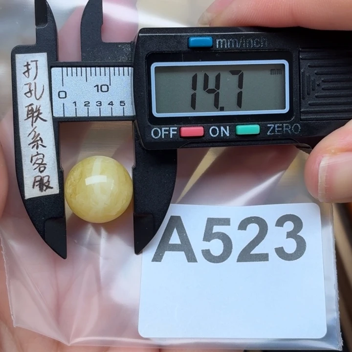 嘿***了蜜蜡未镶嵌裸石微瑕