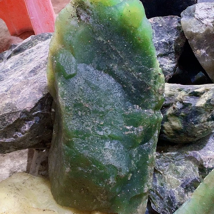 未镶嵌蛇纹石玉珠宝奇石