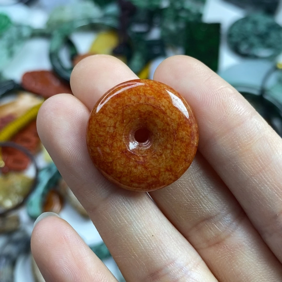 翡翠颈饰未镶嵌玉*