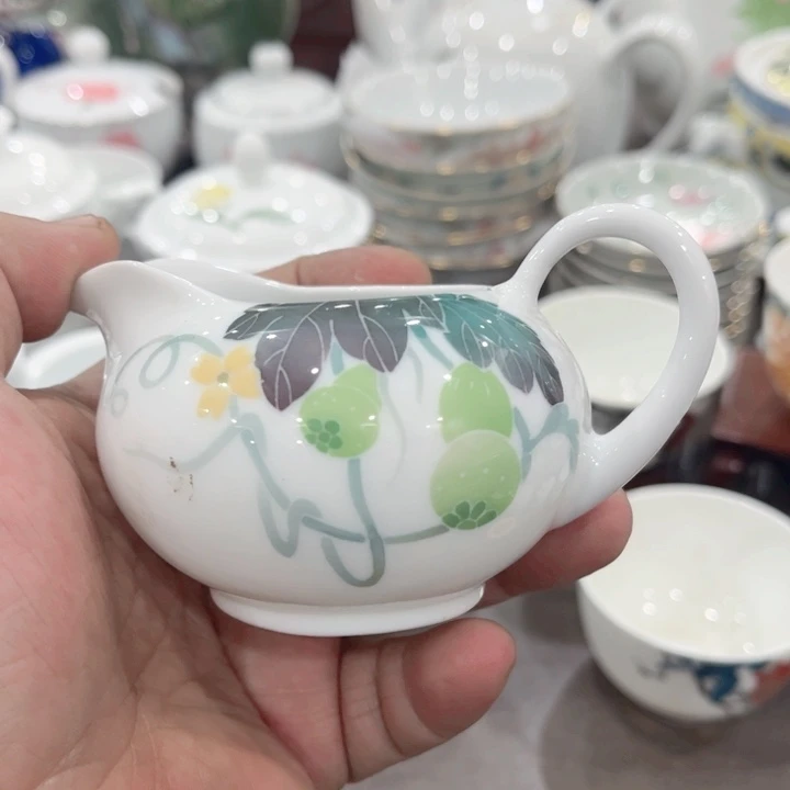 壶釉下五彩的瓷器和瓷器