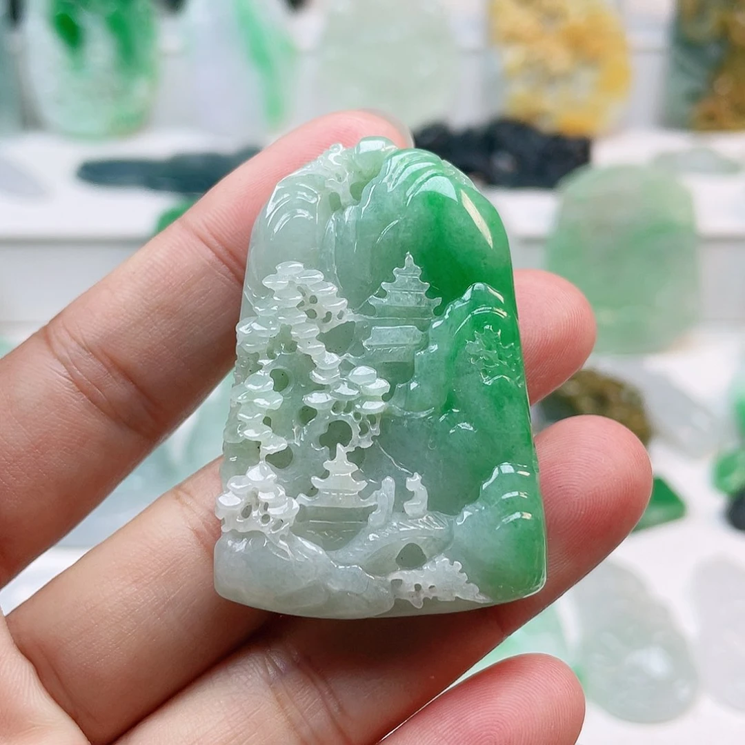 翡翠颈饰未镶嵌山水