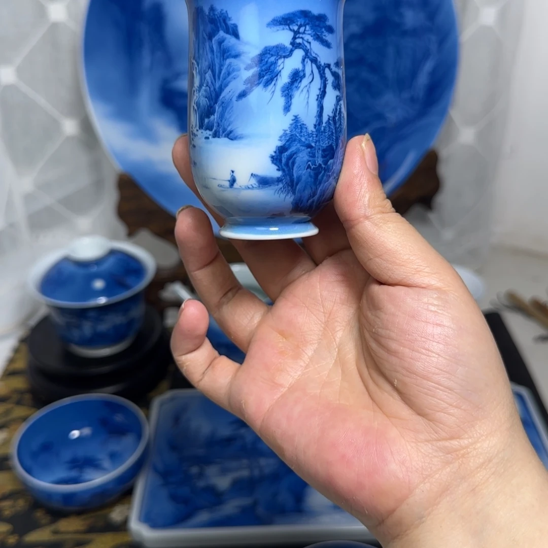 瓷片?**?青花山水主人杯
