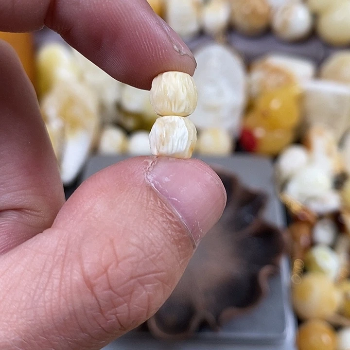 琥珀裸石未镶嵌我