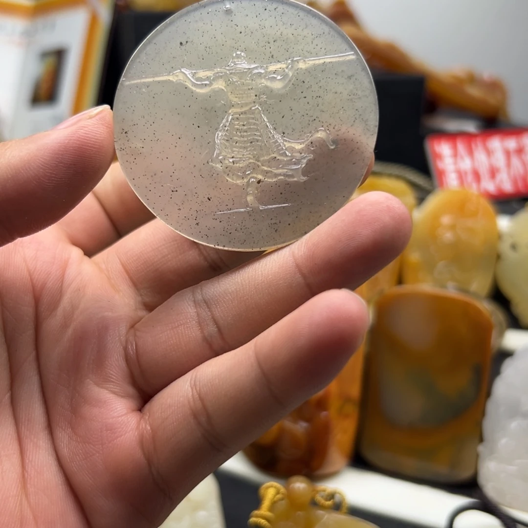 未镶嵌石英质玉（黄龙玉）黄龙玉