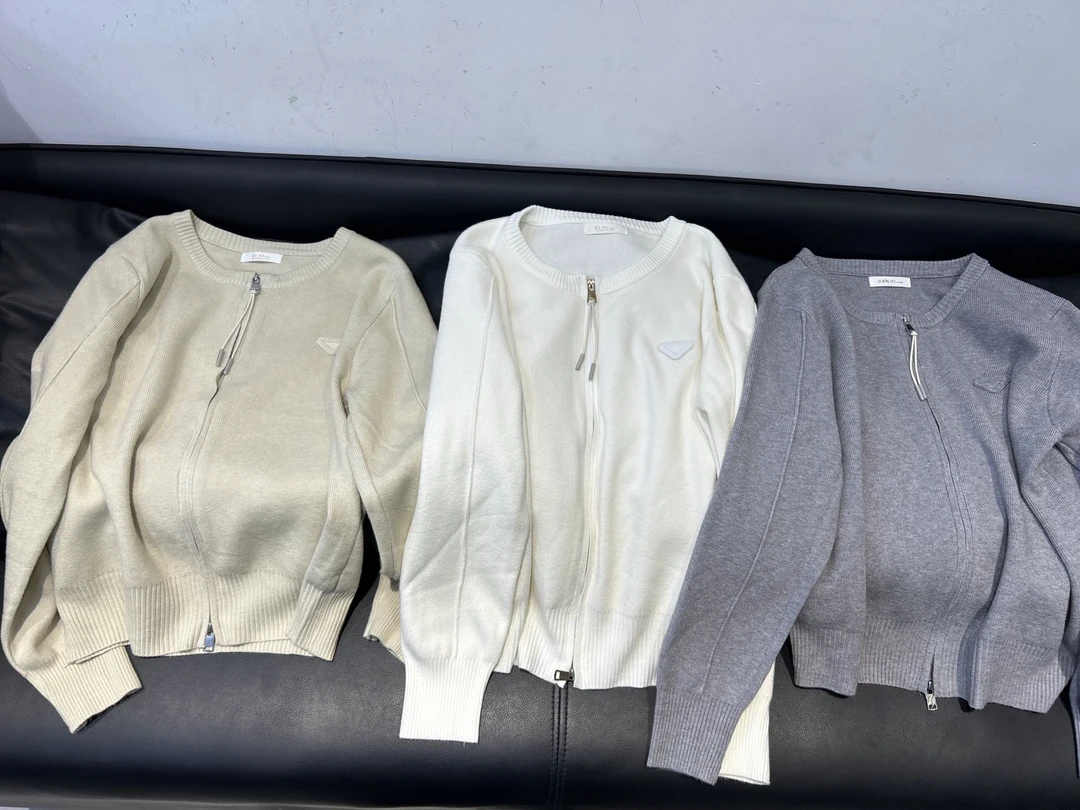 宽松型春款长袖针织衫针织衫百搭圆领纯色