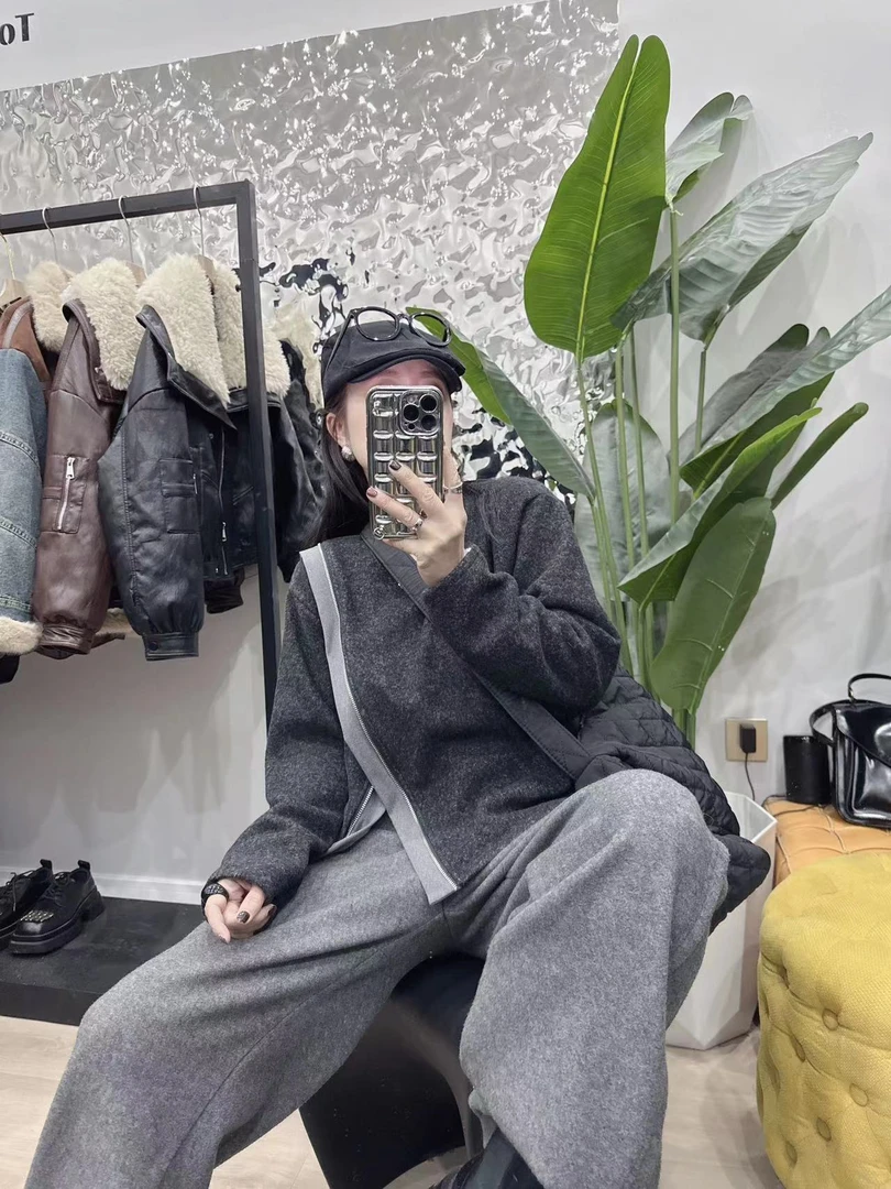 欧货时尚别致拉链装饰侧开叉加绒加厚酷飒高级感短卫衣潮