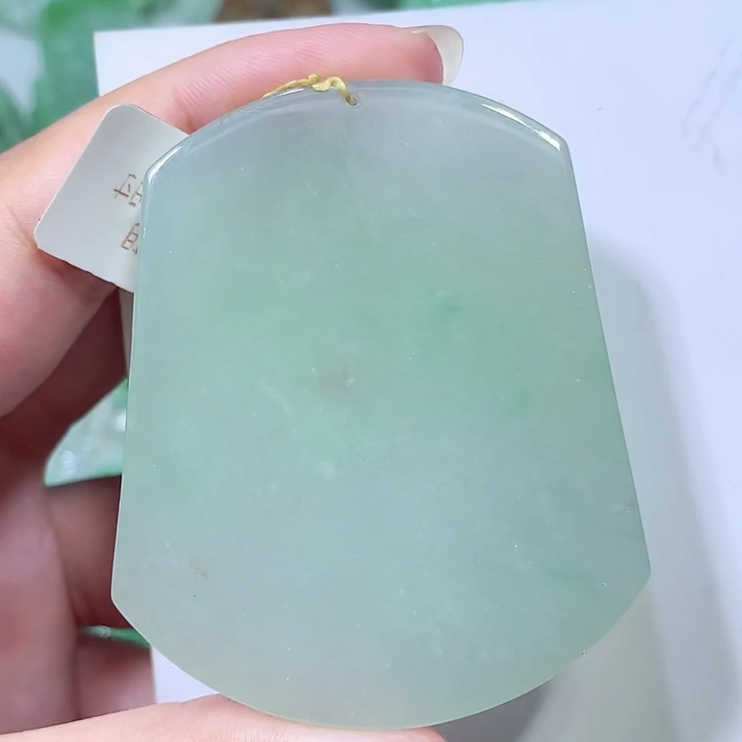 缅甸天然A货翡翠晴水底无事牌吊坠