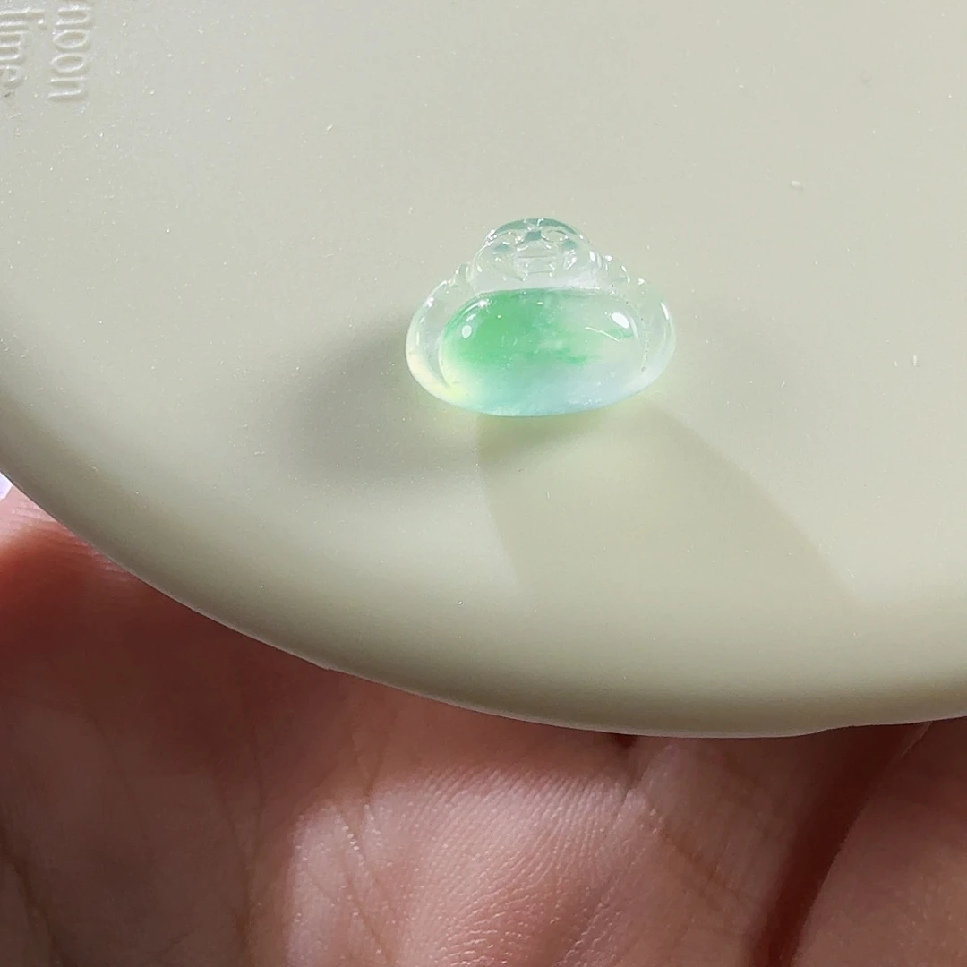 翡翠未镶嵌颈饰佛公