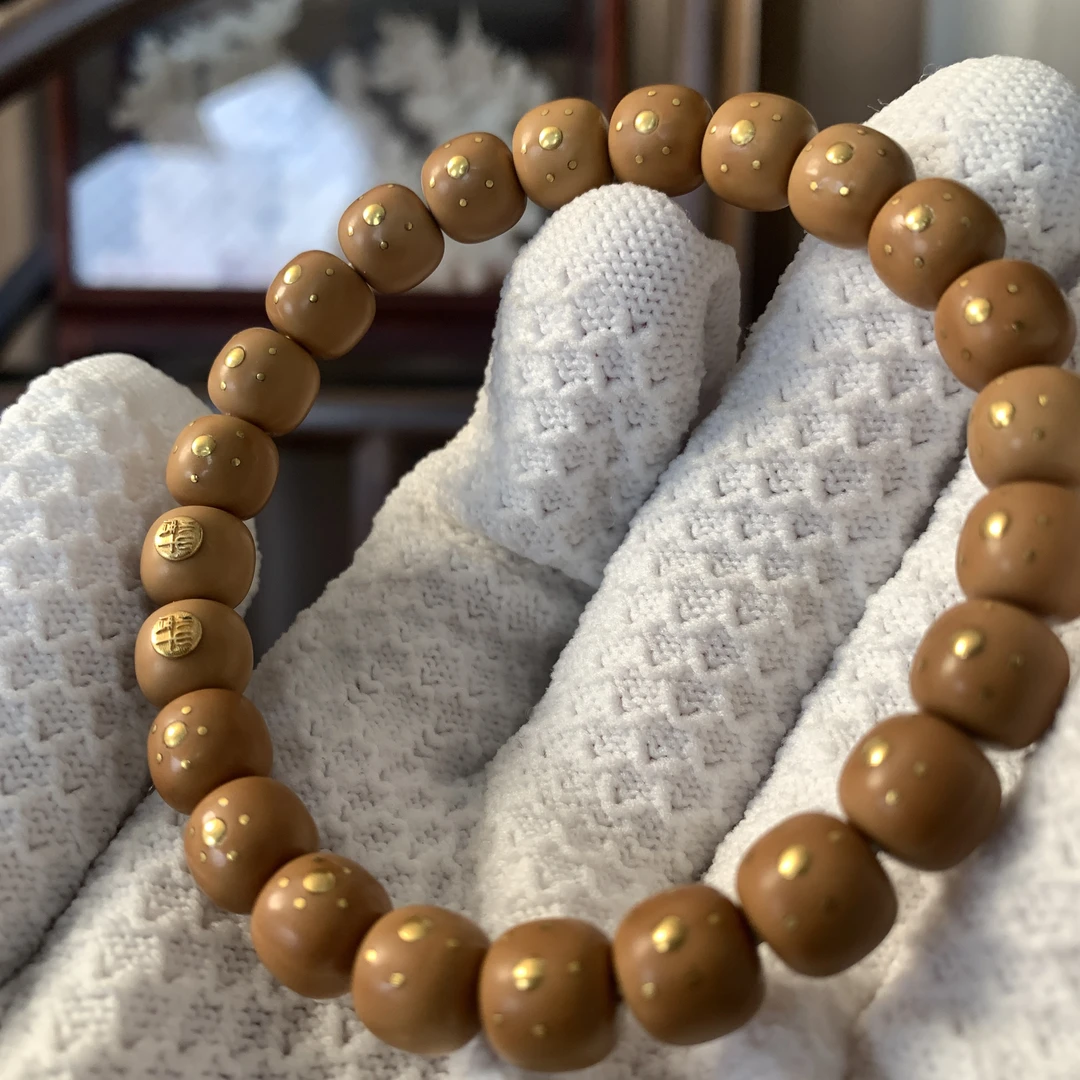 牛小度—”24K星辰璀璨定制款“纯手工镶嵌，大满贯核桃手串。