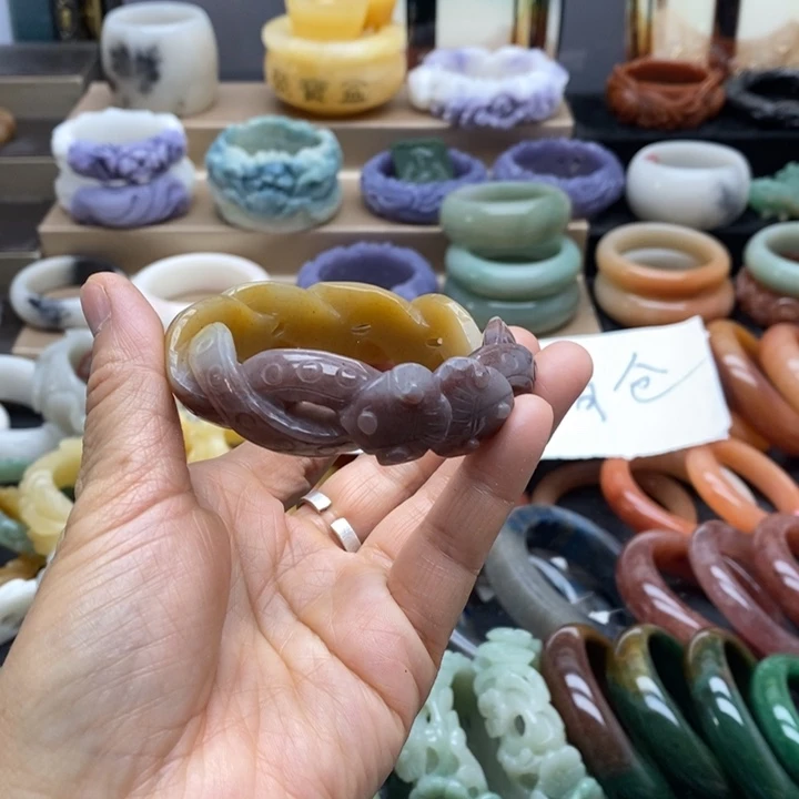 石英岩玉未镶嵌手镯