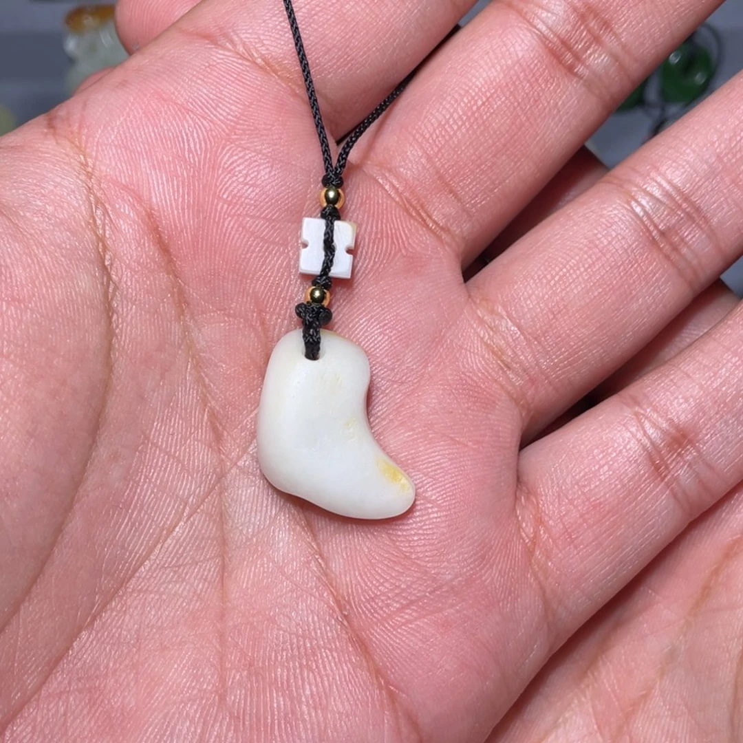 陌***后和田玉未镶嵌车挂