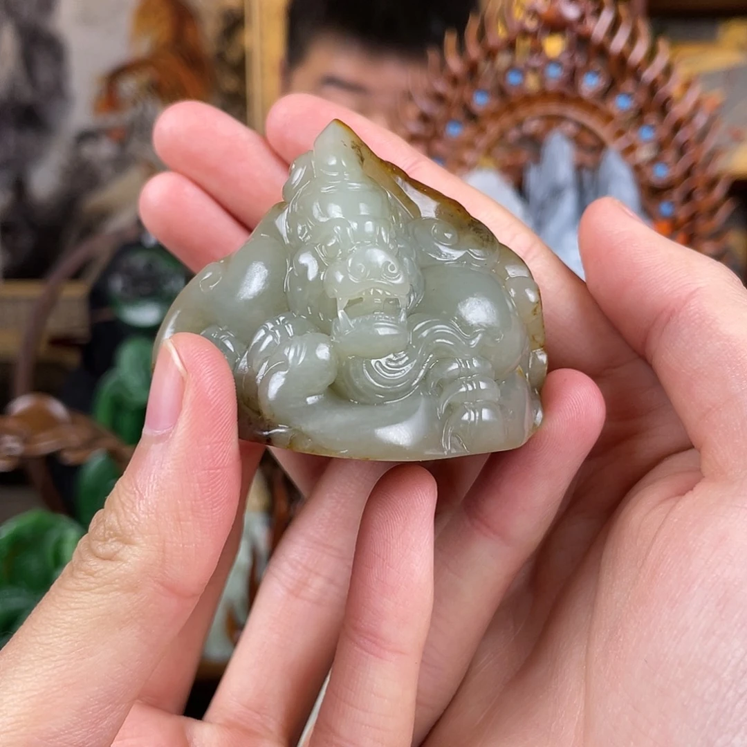 和田玉未镶嵌把件