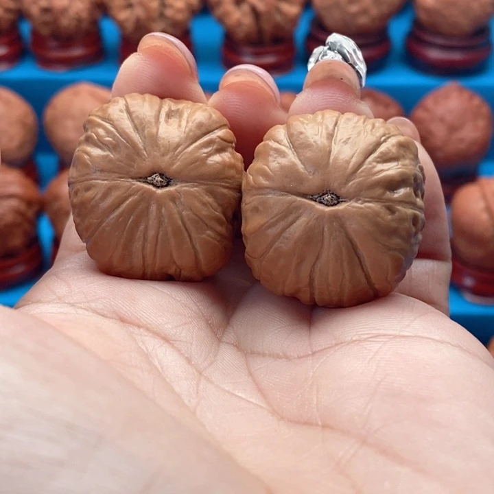 龙***印核桃精品文玩核桃手捻四方蟾