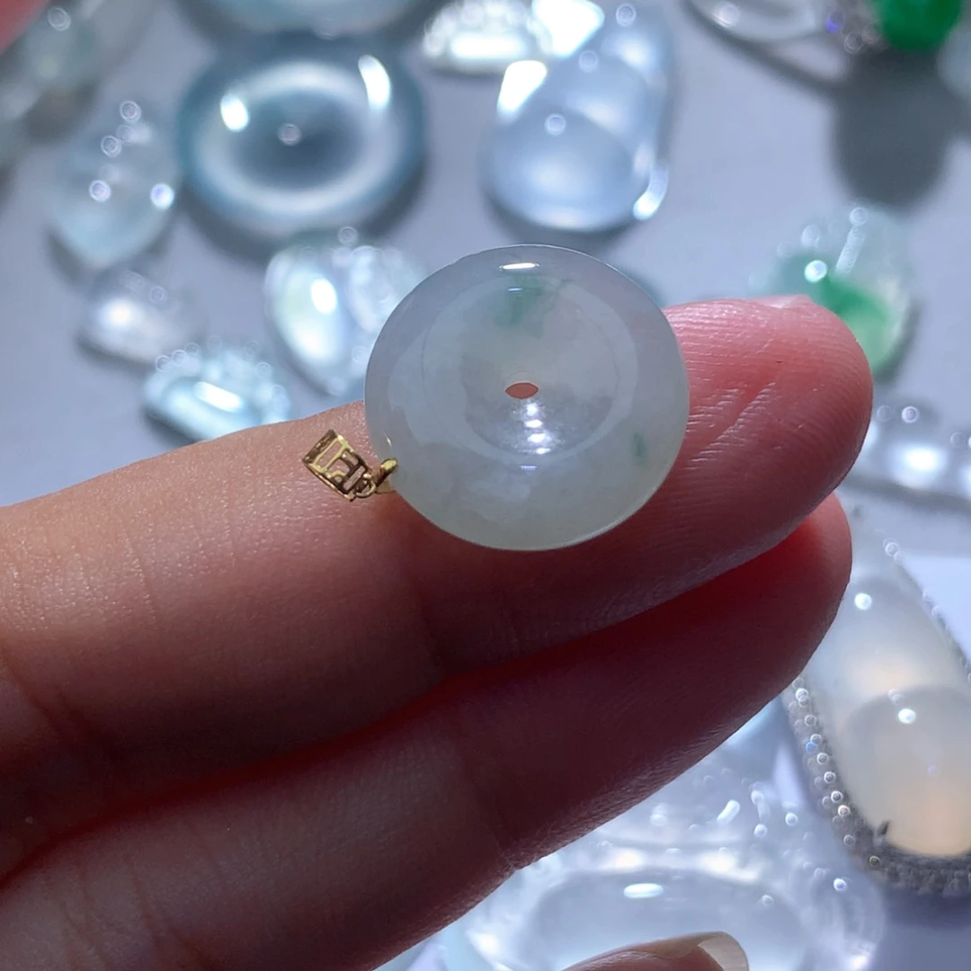 颈饰18K金镶嵌翡翠缅甸