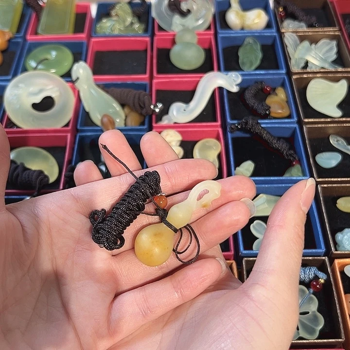 蛇纹石玉未镶嵌吊坠(赠链)