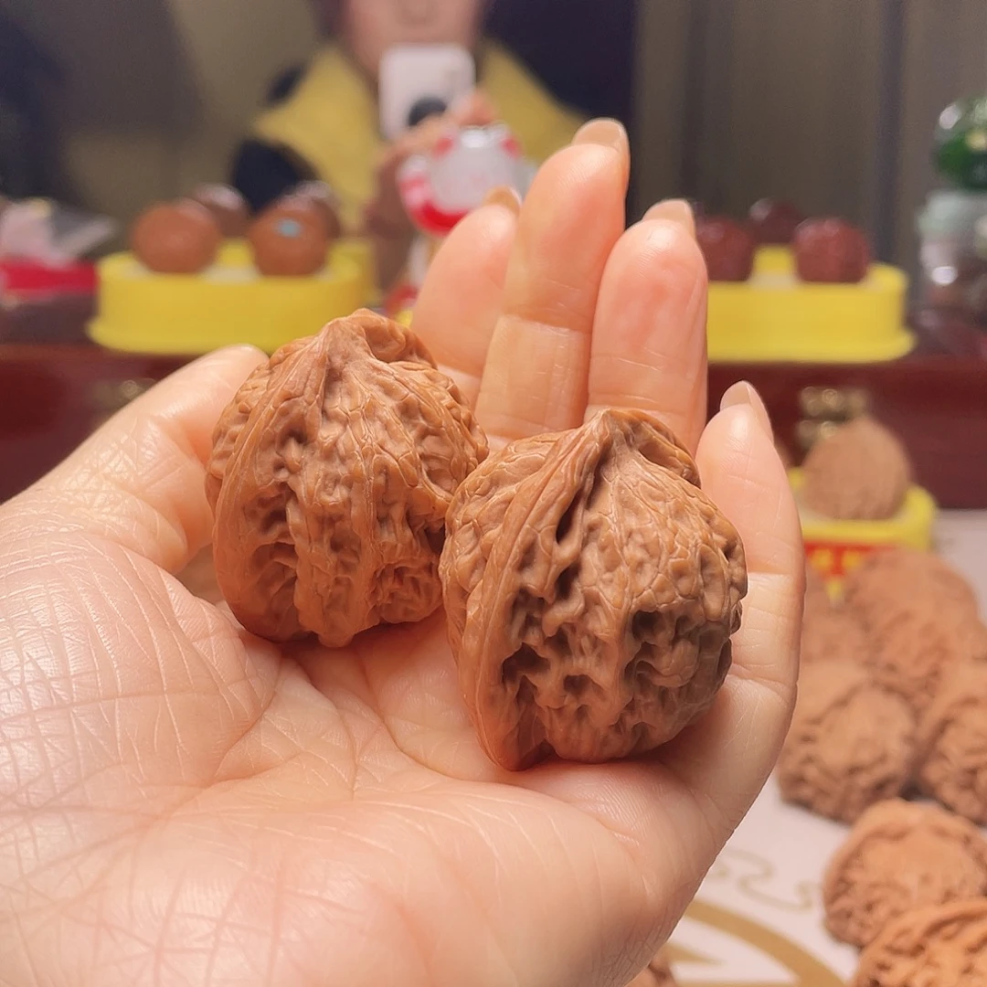 老***儿文玩核桃吊坠金工子
