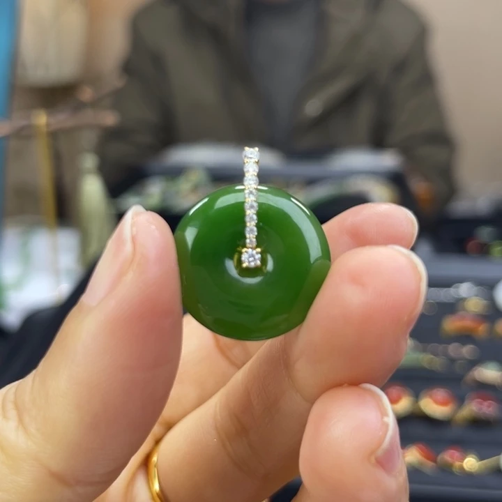 和田玉18K金镶嵌颈饰